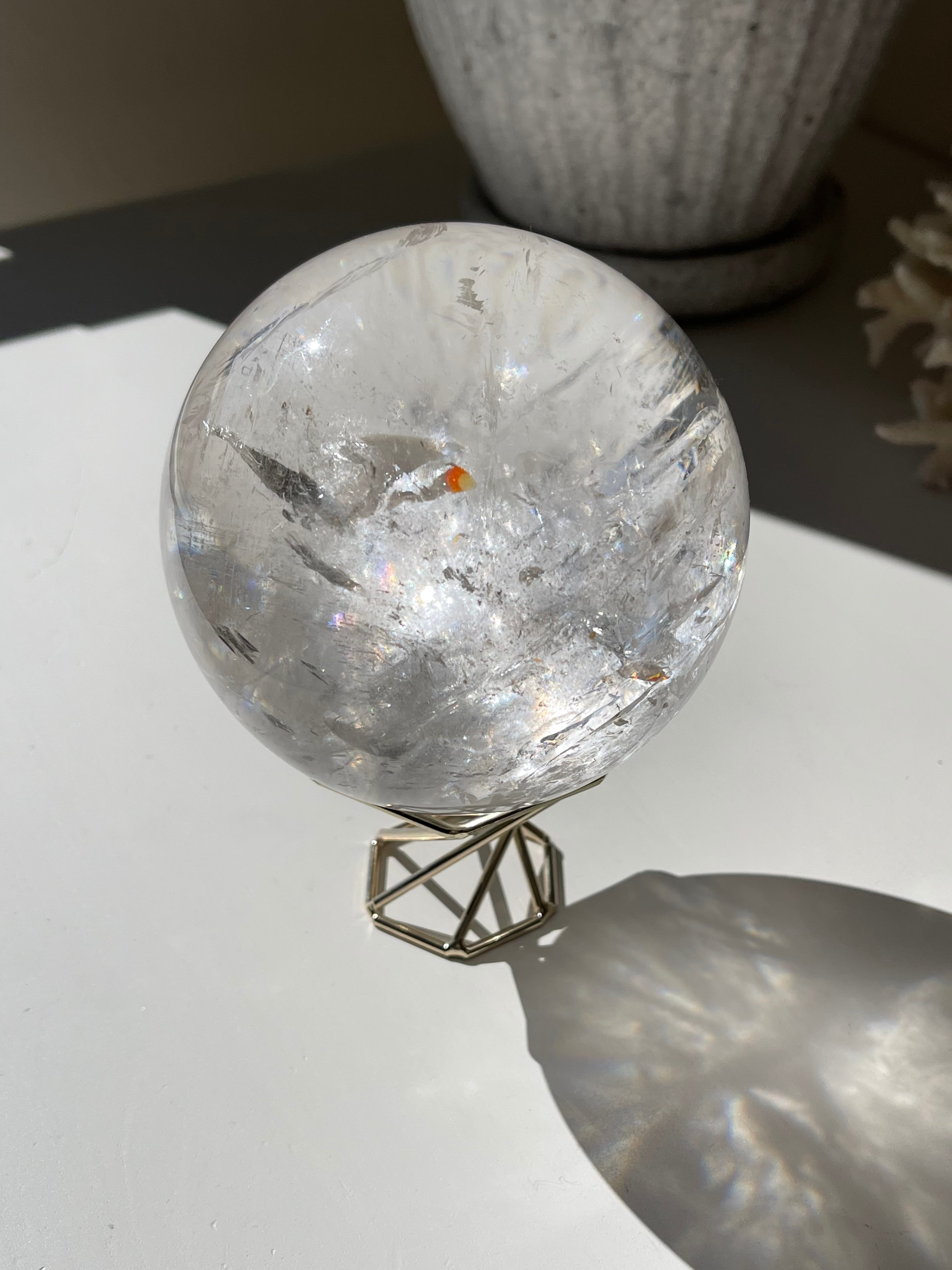 ブラジル産　高波動　ライモナイト入り水晶スフィア/ High quality limonite in quartz big sphere Brazil