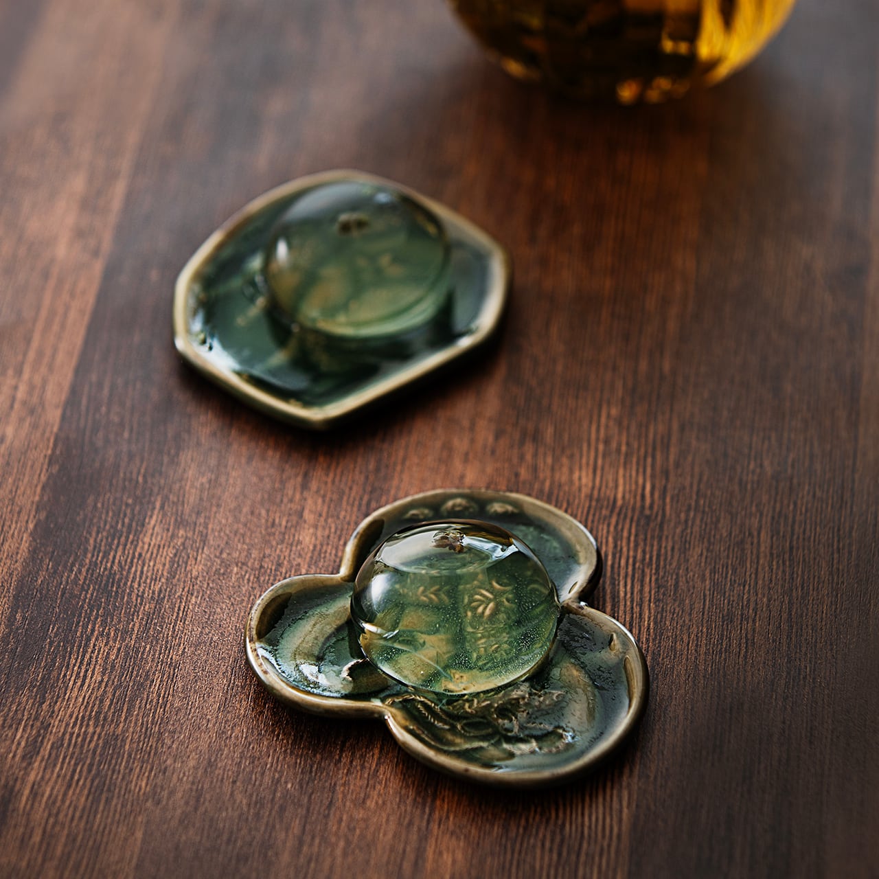 陽刻 宝尽くし干支皿 「宝鑰に寅」 青磁 Carving ”Amulet and zodiac