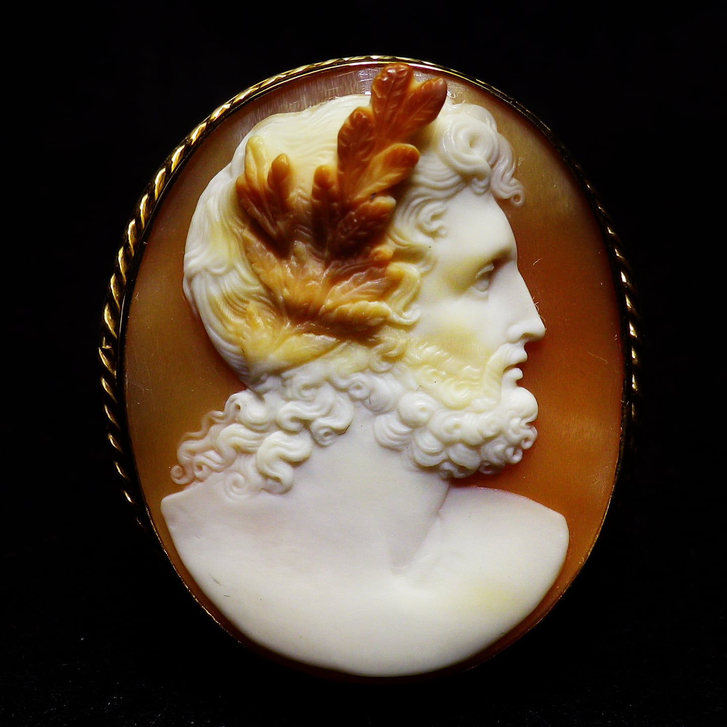 お取り置き:アンティーク(推定19世紀中期) 三層彫りミニカメオ ”主神ゼウス”