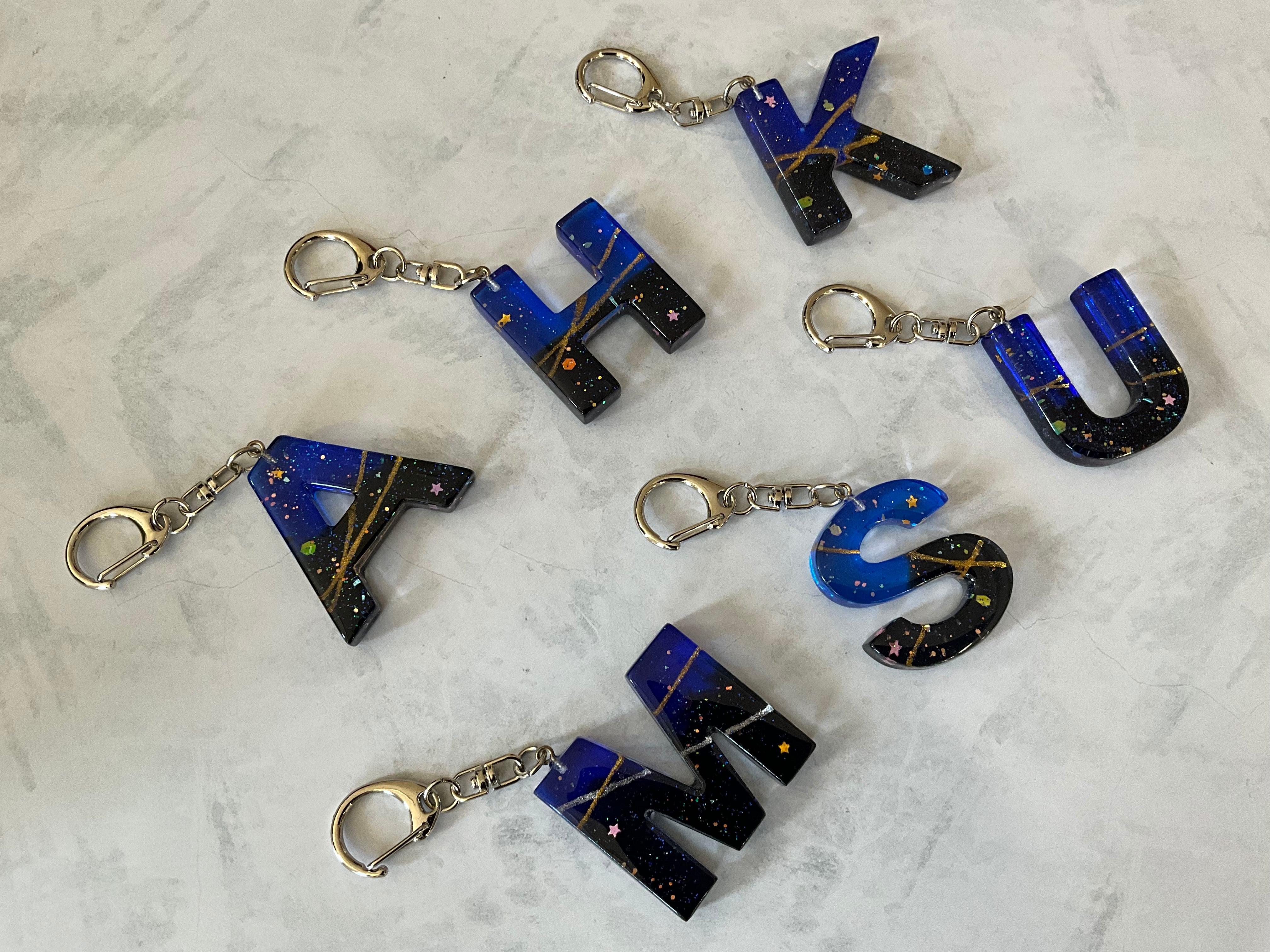 レジンキーホルダー イニシャル宇宙(全6種類) | 授産品オンライン