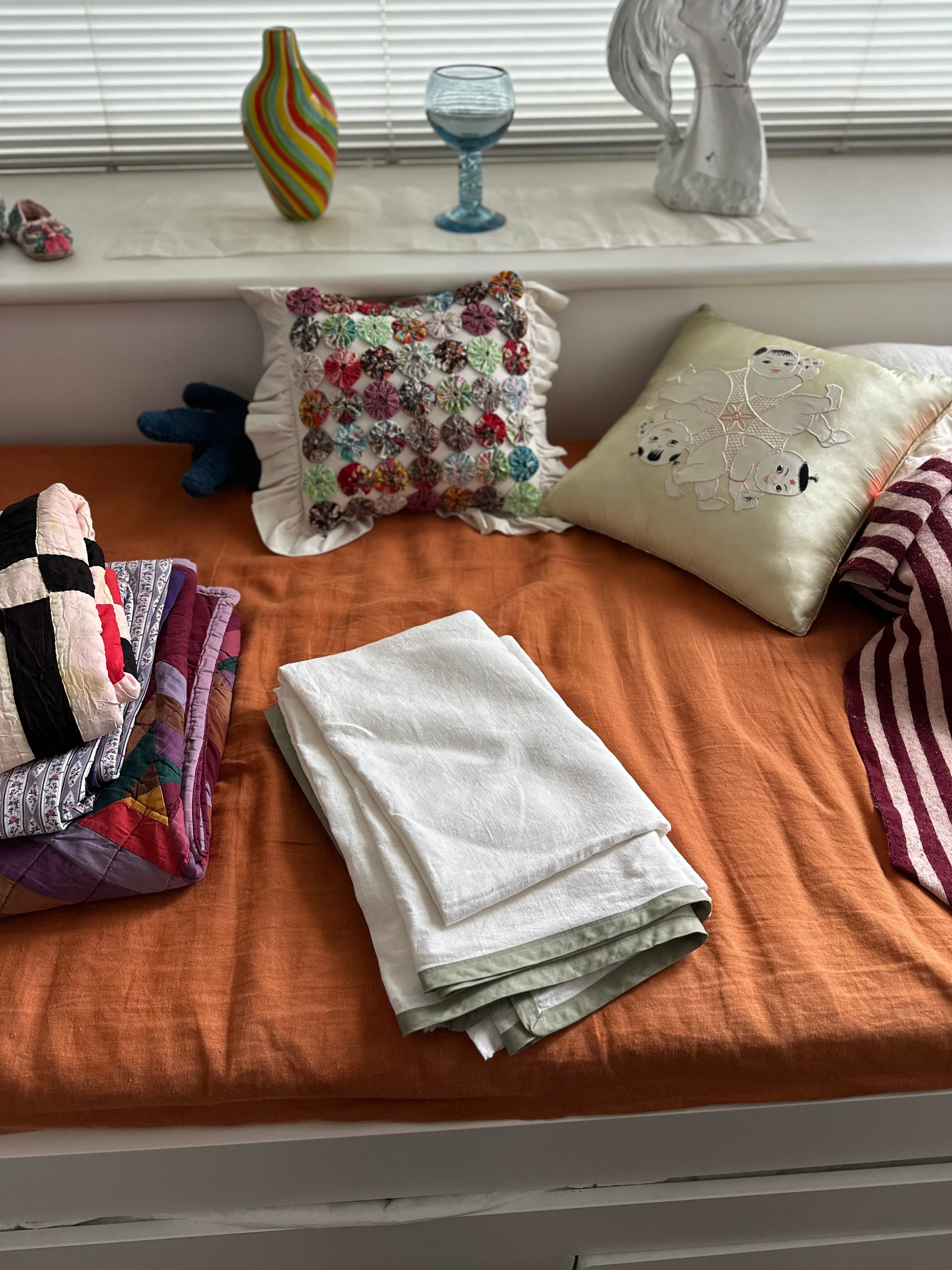 リトアニアリネンパイピングマルチクロス white × green