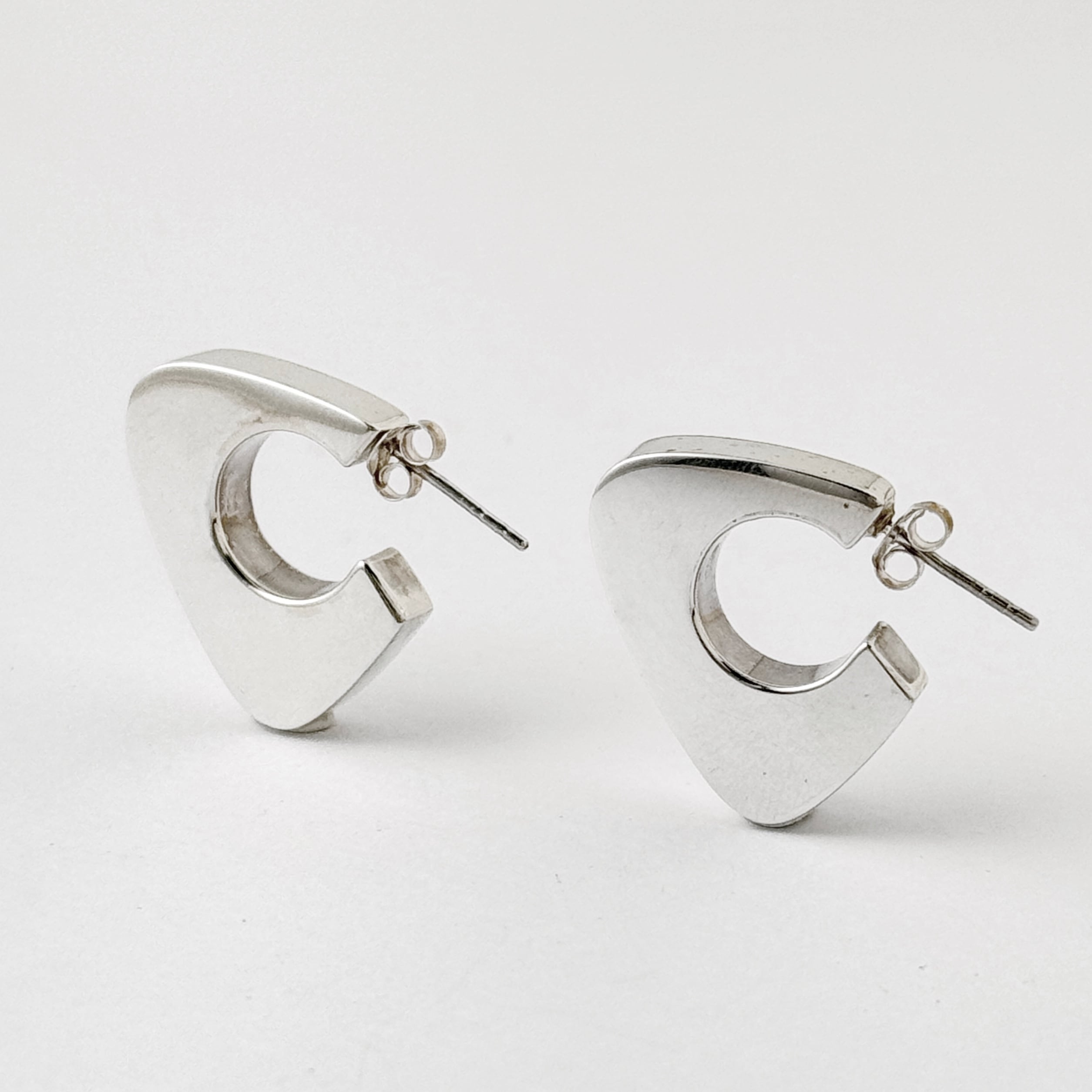 【ラスト2!!】個性派 サンカク フープ スタッド ピアス