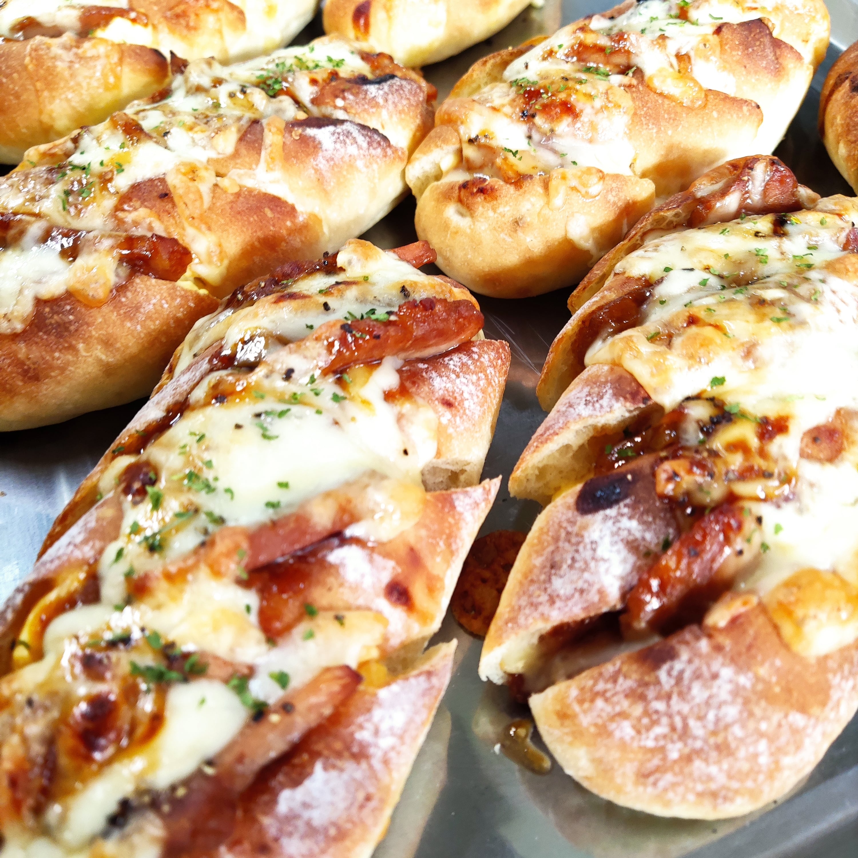 「わけあり」沖縄の食文化を取り入れた、ジママヤベーカリーのロスパンセット80サイズ