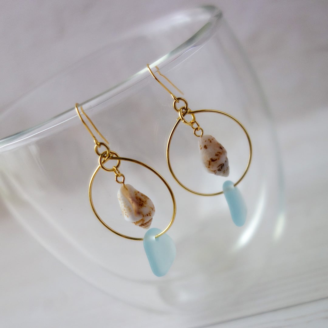シーグラス Marquise フープ ピアス ハワイ BellaAnela シーグラスとシェルのフープピアス -cerchio- | Piantina