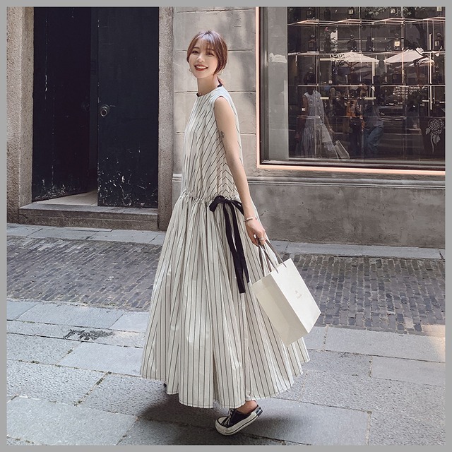 送料無料 ワンピース ノースリーブ フレンチドレス ロングワンピース 夏 ホワイト ロング丈 ロングスカート ストライプ ラウンドネック ウバックボタン バックコンシャス ウエストマーク サイドリボン きれいめ カジュアル セクシー シンプル レトロ フレアスカート A