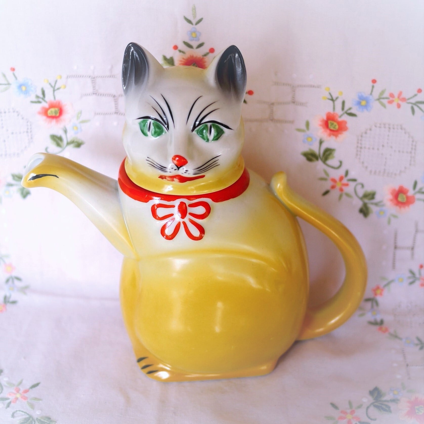 黄色ネコ型ティーポット 陶磁器フィギュリン ドイツ | こりすのパン屋