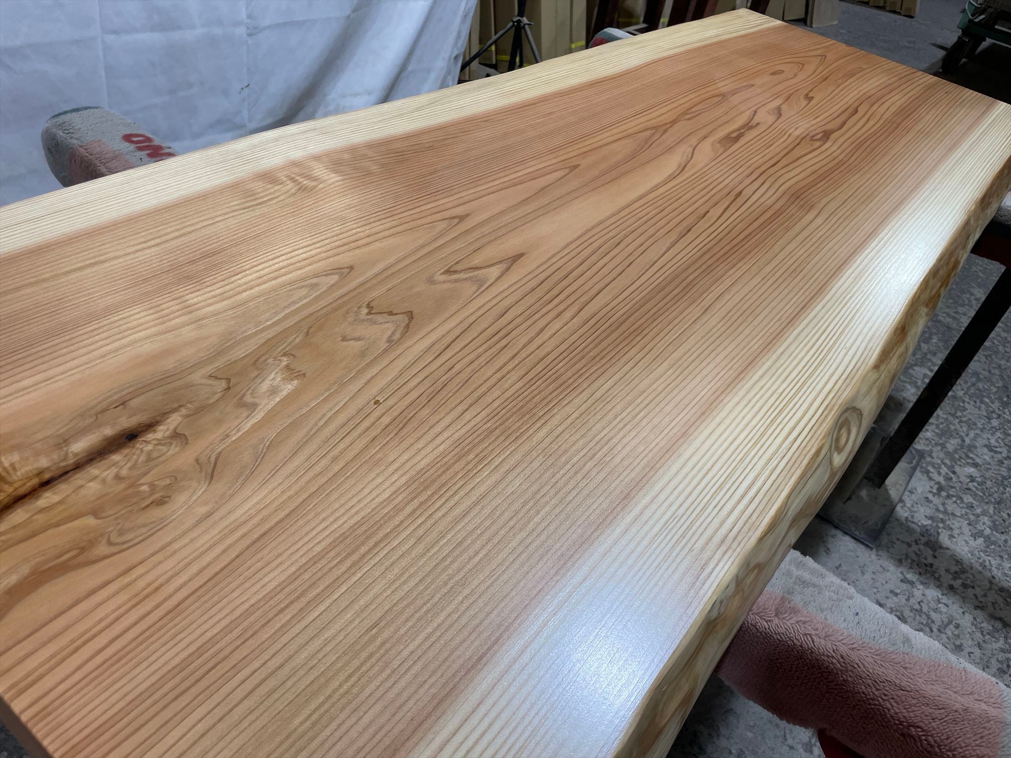 杉9132 一枚板無垢 1920x680-690-680x57mm 乾燥材 センターテーブル