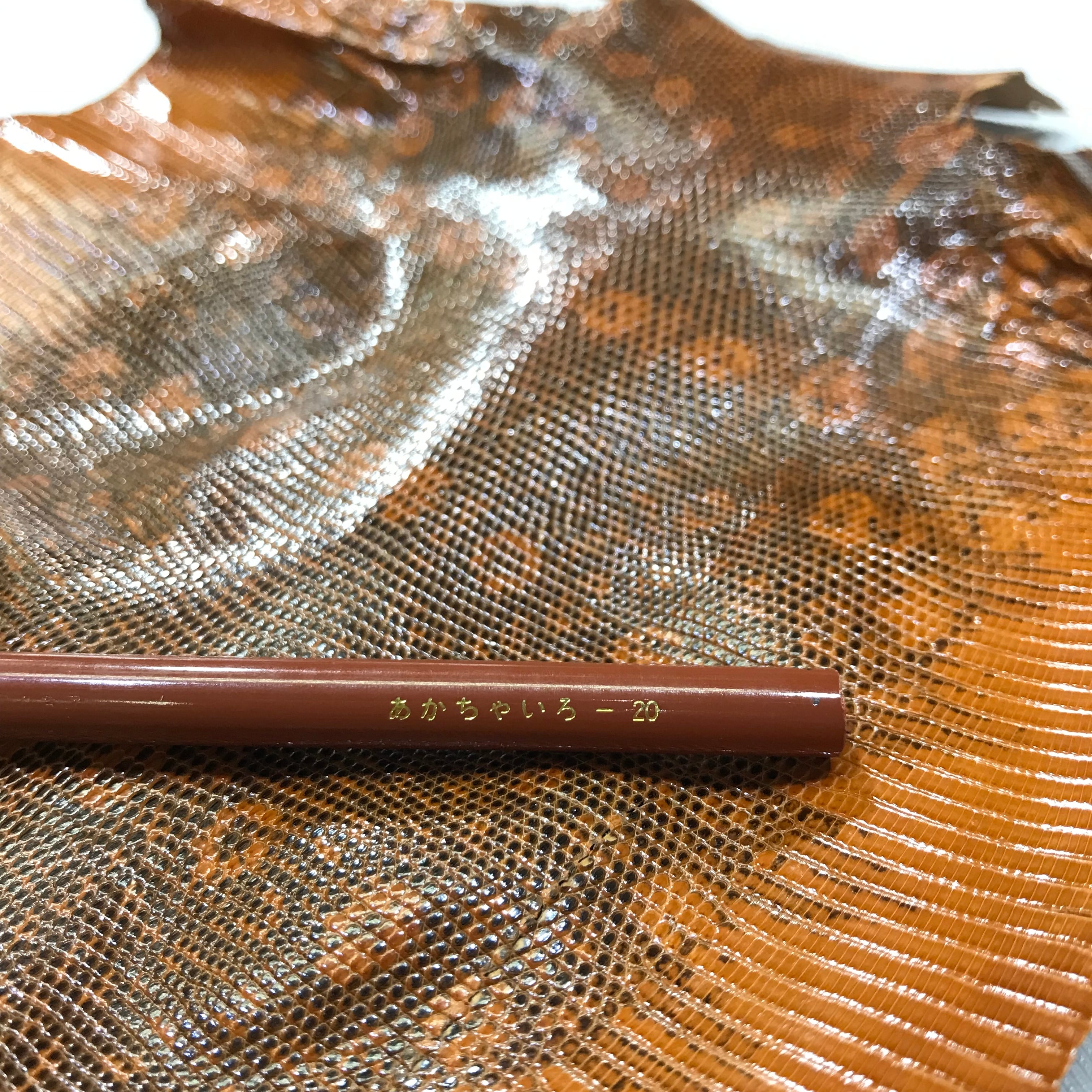 特価!!トカゲ革(リザード革)【赤茶色】約16㎝幅 ※まとめ買い割引 特価!!トカゲ革(リザード革)【赤茶色】約16㎝幅 ※まとめ買い割引