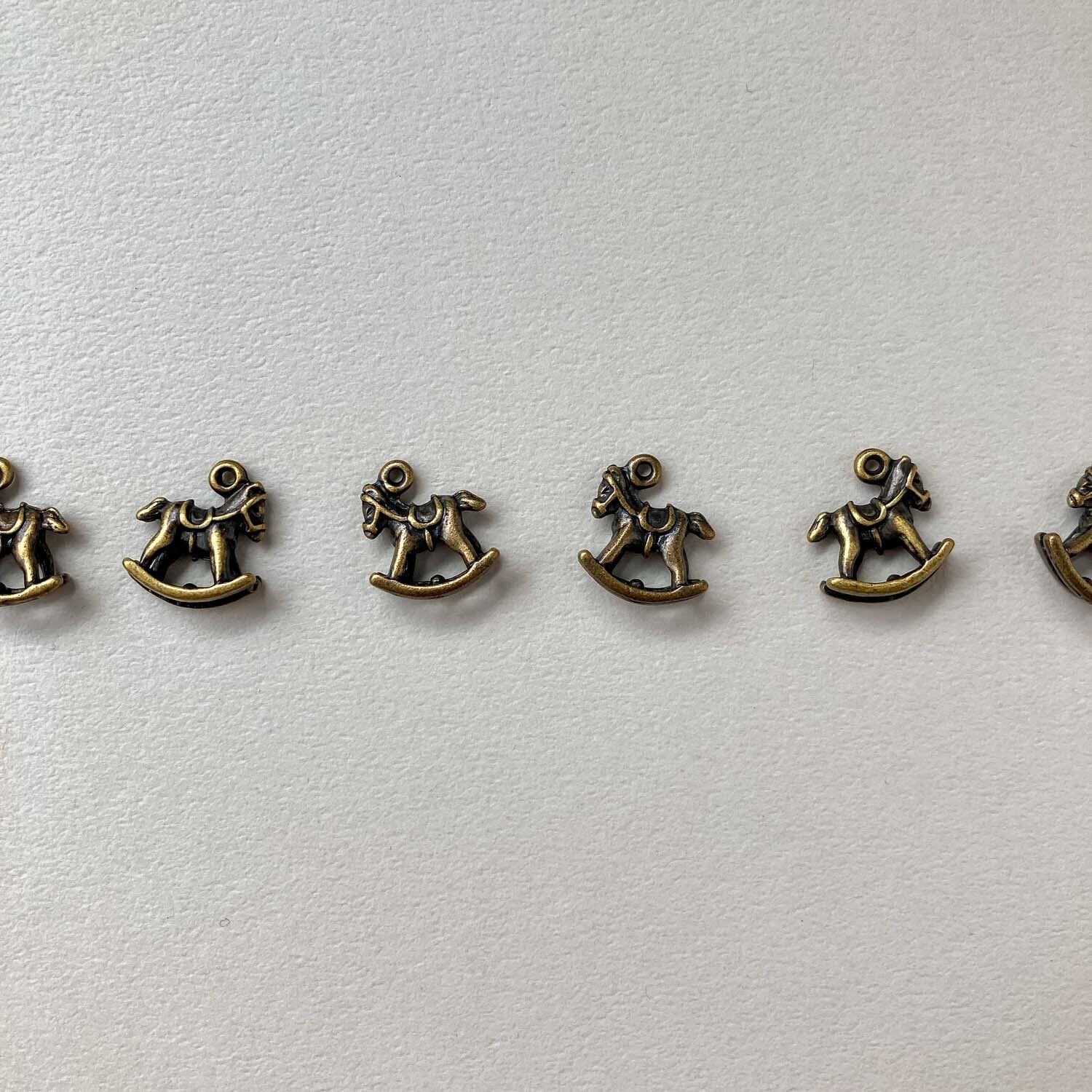 アンティーク風 立体木馬チャーム | Dua-アクセサリーパーツショップ