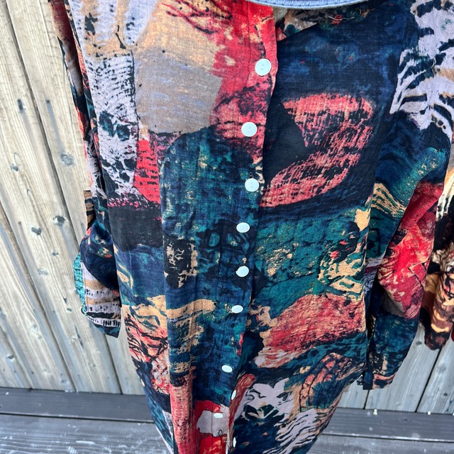 グラフィック柄シャツ