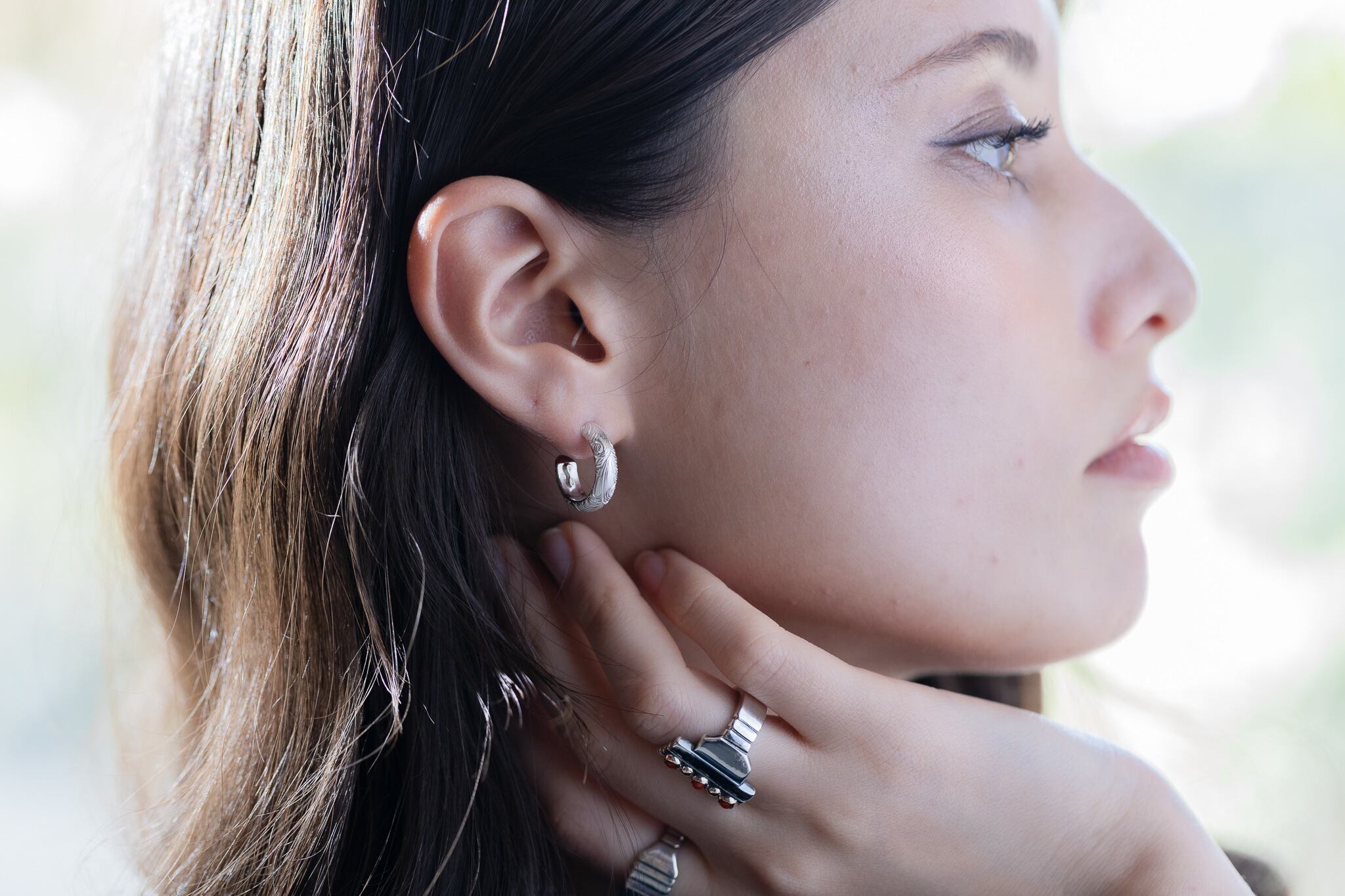 紫の砂利入りレジンバングル 2304110045r02.jpg