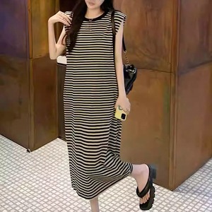 レディース ワンピース ミモレ フレンチスリーブ ラウンドネック ストレート Iライン オーバーサイズ バックスリット かわいい 大人可愛い きれいめ シンプル カジュアル 上品 おしゃれ レトロ こなれ感 ラフ ガーリー モダン 抜け感 ラブリー キュート ベーシック ボーダー 10代 20代 30代 学生 学校 通学 デート お出かけ お泊まり 女子会 休日 高原 ガーデン ショッピング カフェ 普段使い 着回し モテ 清楚 定番 S M L XL 2XL 大きいサイズ ゆったり 黒 ブラック