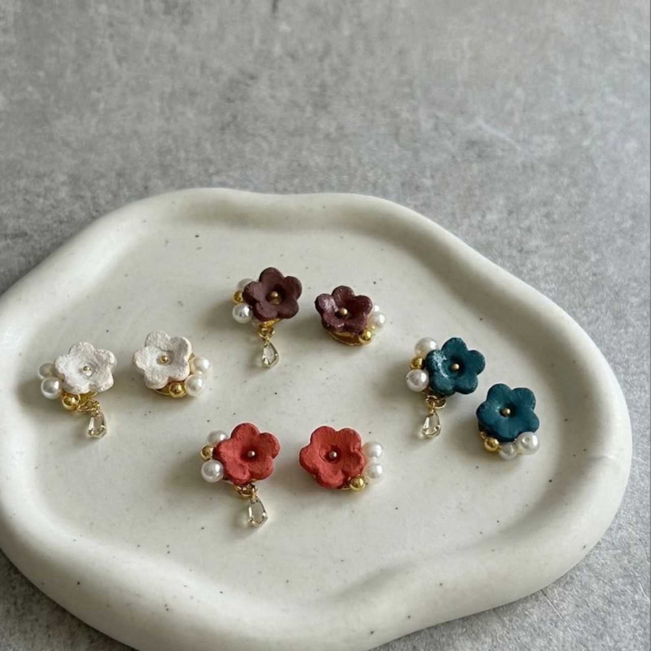 【各色1点】立命館守山高校コラボ【信楽焼】小花日和 陶器 ピアス イヤリング 伝統工芸 スタッド 小さめ