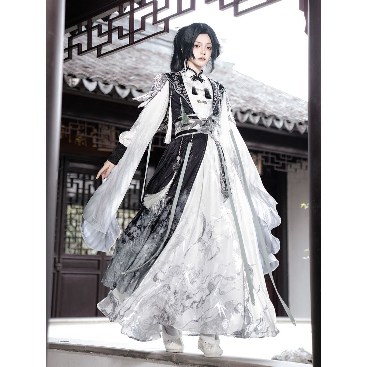 白磁に舞う墨花・振袖チャイナセットアップ：Ver.B | Maiden's Rêve