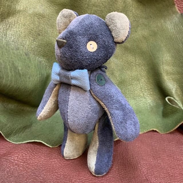 ピッグスウェード★端革を使ってアップサイクル「ベルズベアブルーシック系」写真の1点販売です　
