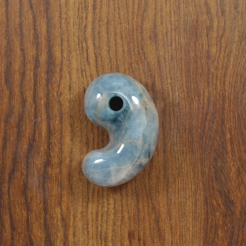 糸魚川翡翠 まがたま 勾玉 青翡翠 コン沢産 19.6g