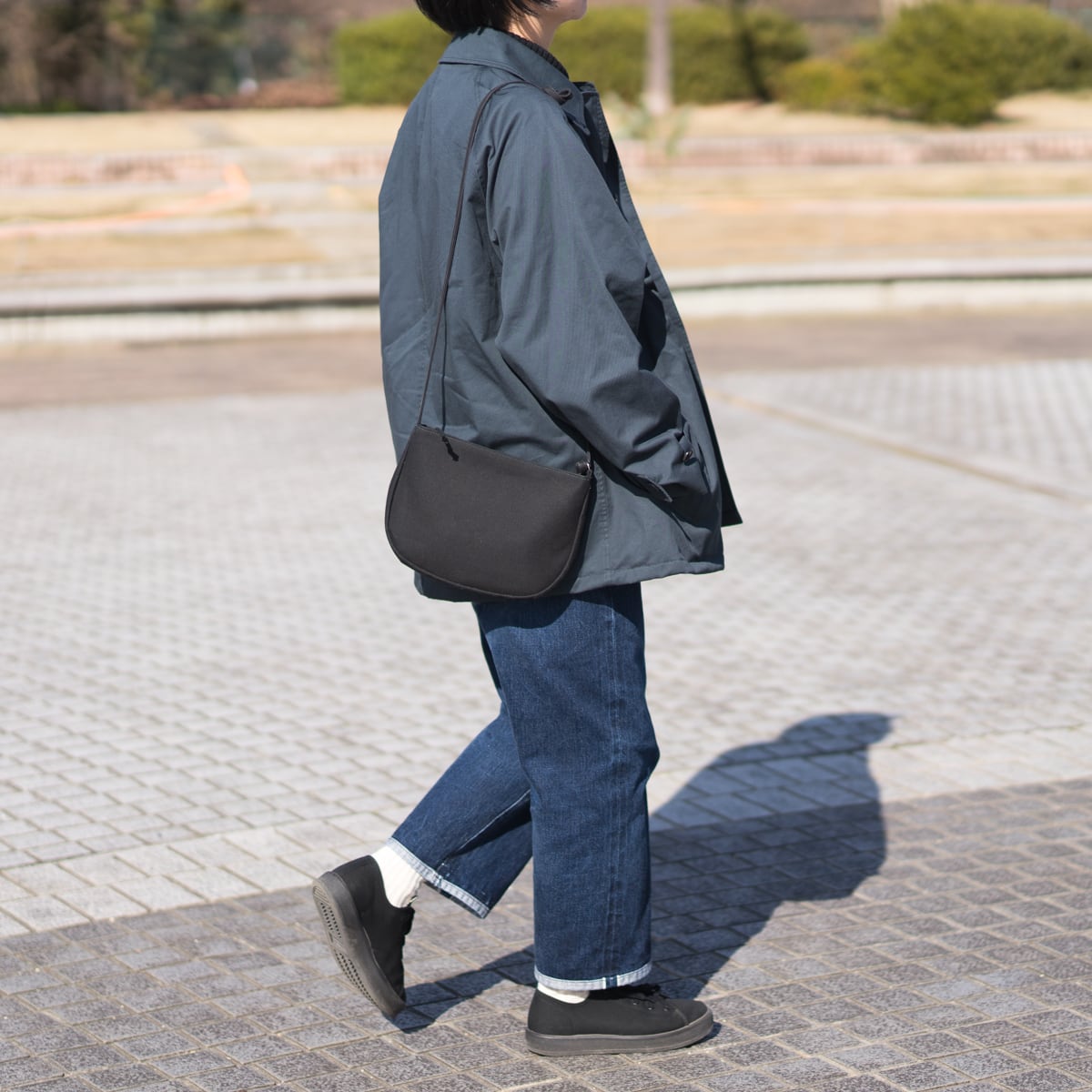 ラウンドショルダーバッグ ブラック | Fuku