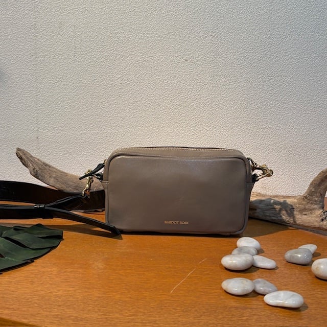 BARDOT ROSE 再入荷!ベルトがポイント◎ショルダーバッグ