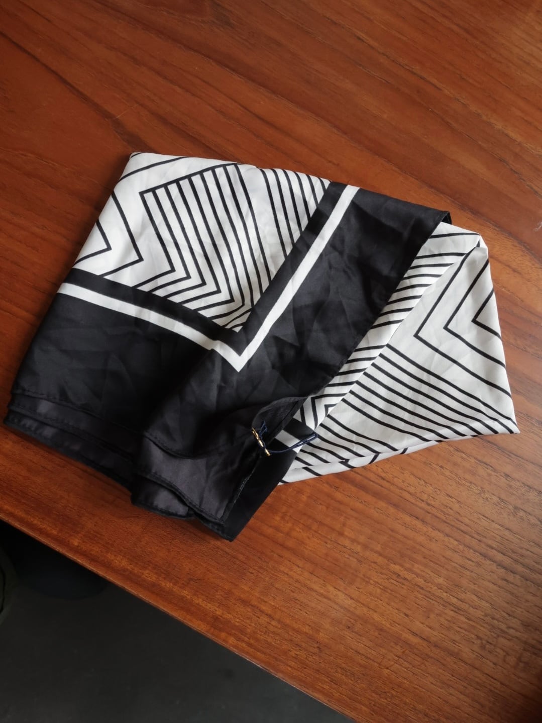 <vintage>geometric monotone scarf