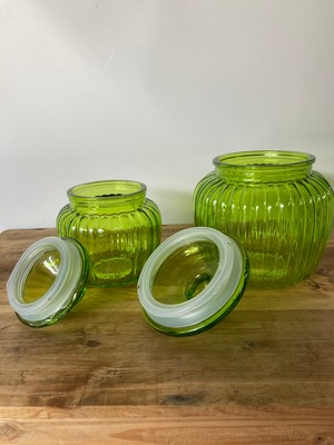 レトロな緑色の瓶