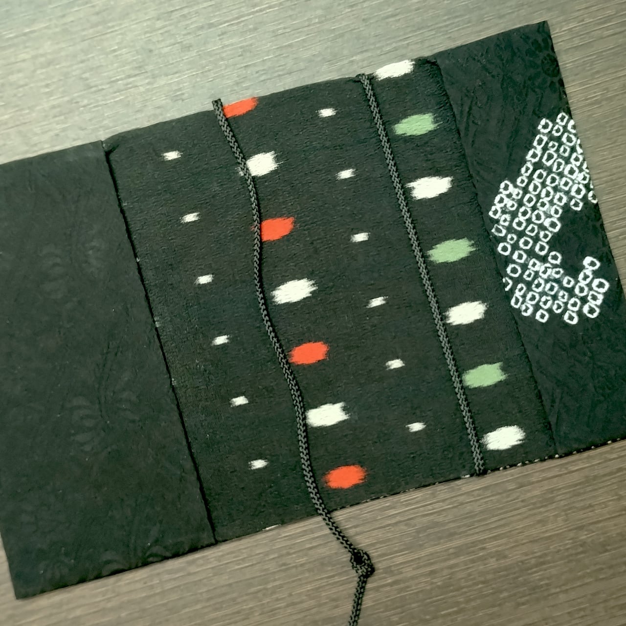 着物で作ったブックカバー【文庫本用】（黒しぼり） | 布布Studio SとY