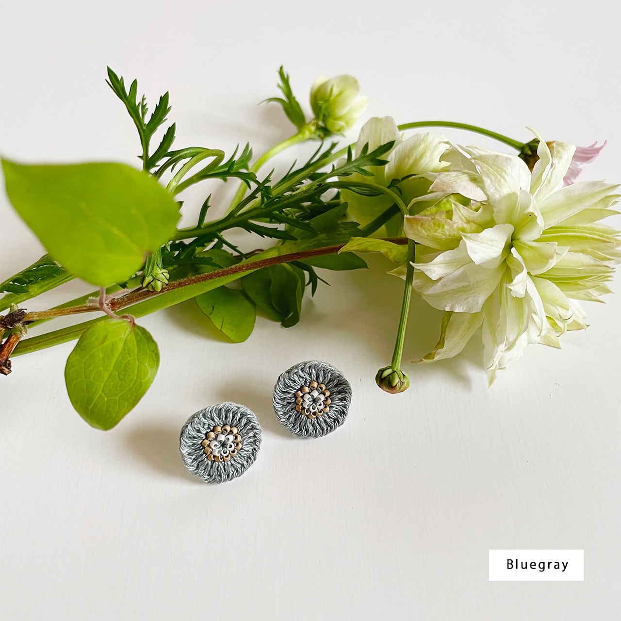 Flower motif earring