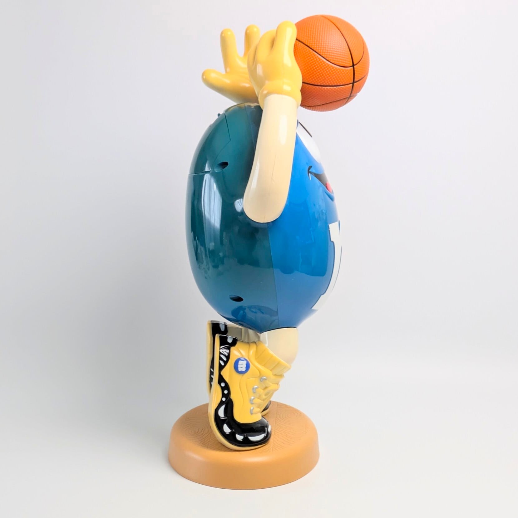 ☆ VINTAGE JUNK ☆【 m&m's  ( エムアンドエムズ ) 】BASKETBALL BLUE / Dispenser / キャンディディスペンサー 〚アメリカン雑貨 アメトイ〛