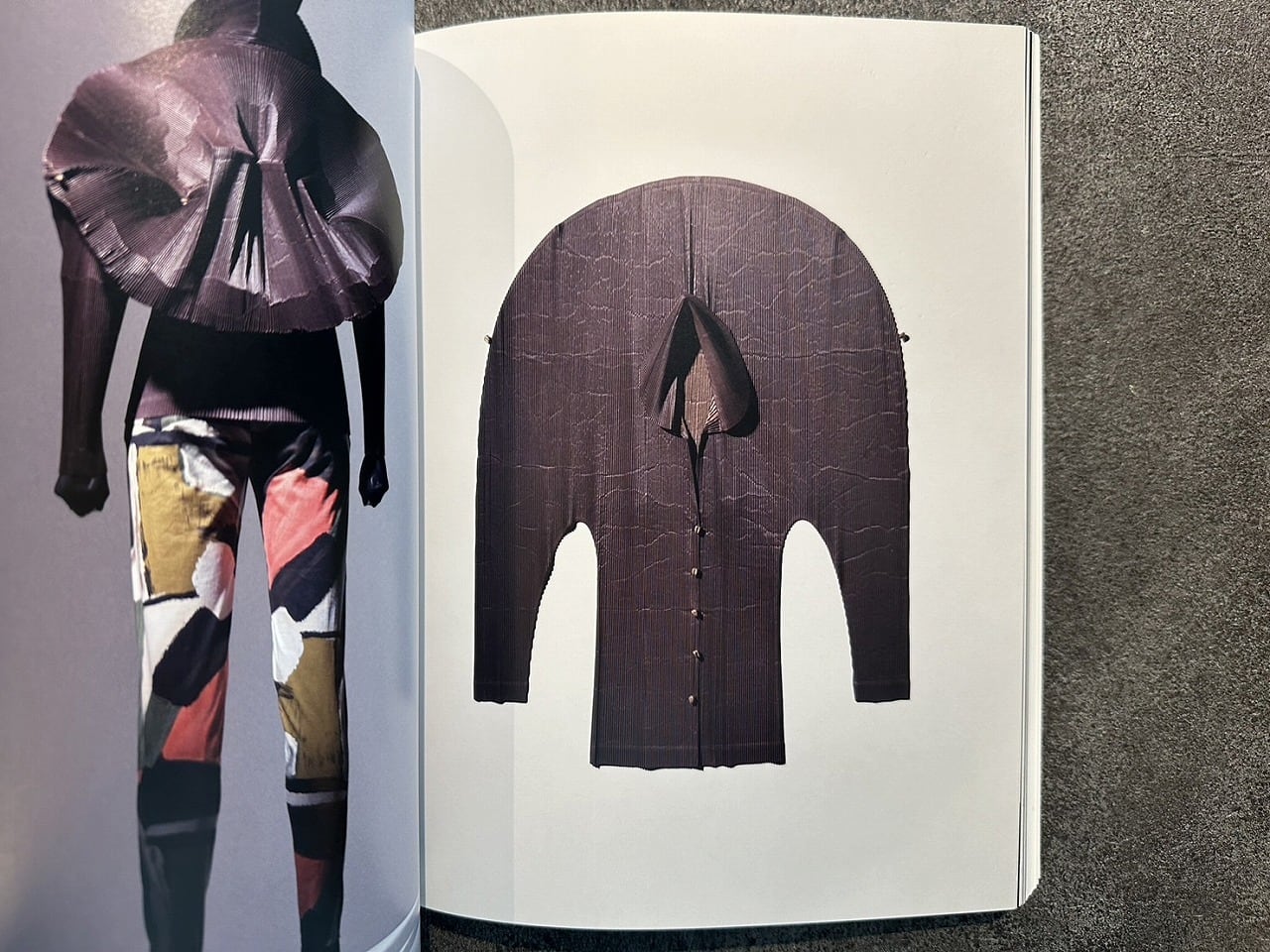 VF408】 MIYAKE ISSEY展: 三宅一生の仕事 | KITAZAWA BOOKSTORE