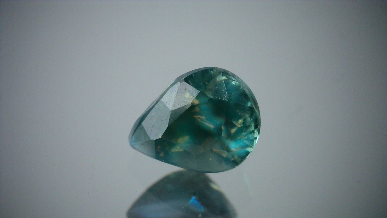 アレキサンドライト (IGI鑑別書付) 0.68ct 【D8-50】