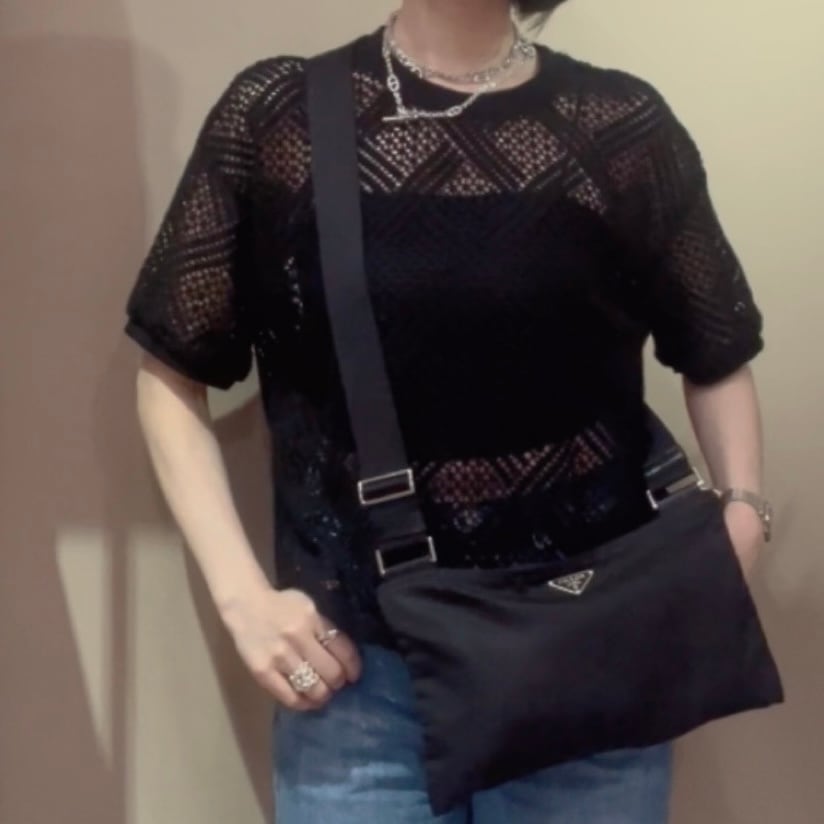 PRADA】2567 超軽量ナイロンショルダーバッグ 三角ロゴプレート