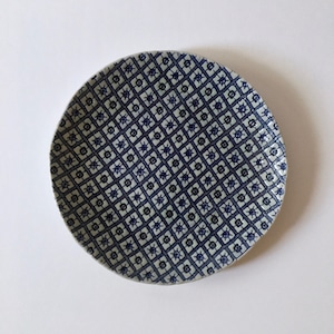 幾何学模様の藍色のお皿｜Indigo Plate with Geometric Pattern