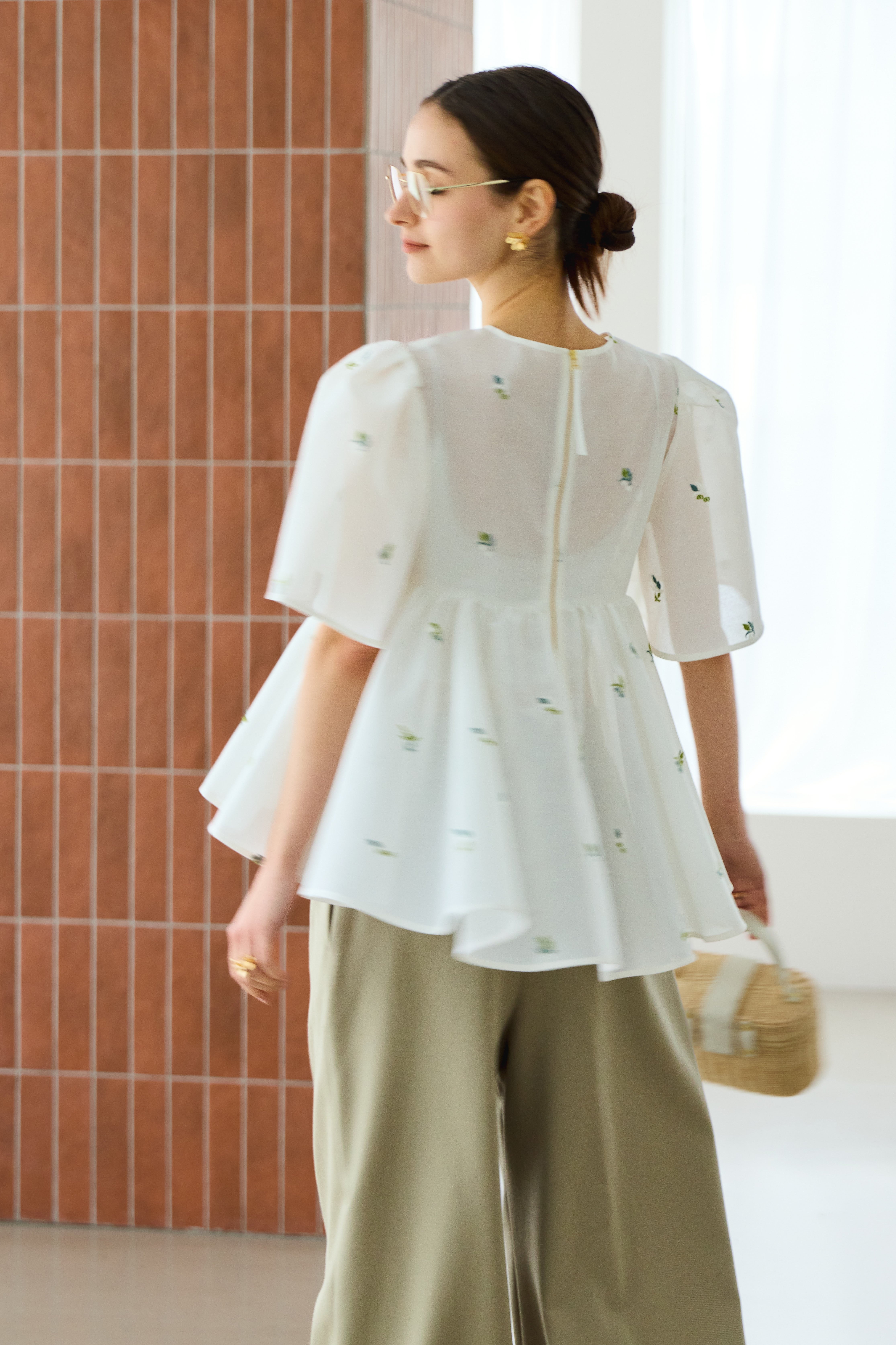 【美品】Bluelea Bellsleeve embroidery blouse Bell sleeve embroidery blouse | Bluelea