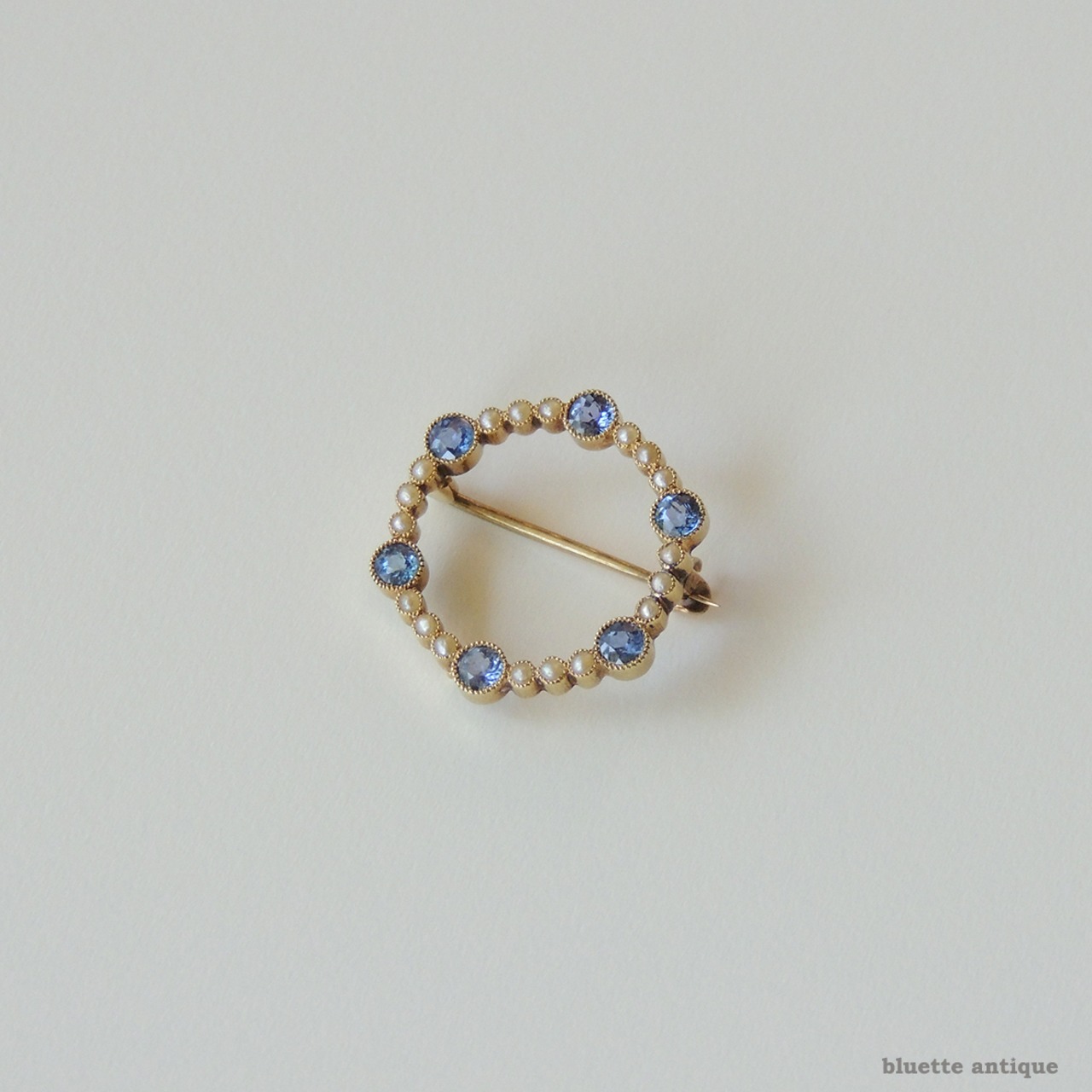 英国アンティークジュエリー 15ctゴールド 天然サファイア 真珠 サークルブローチ （ソーティングメモ付）