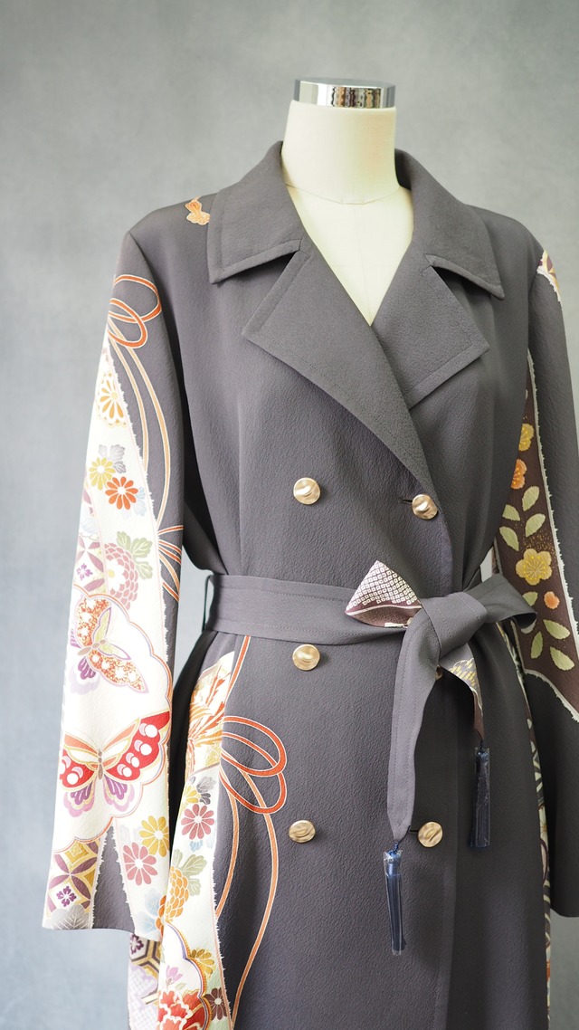 Regenerated Kimono Royal coat – Handcrafted in Japan/RIBBONS OF HERITAGE ON TWILIGHT GREY  着物リメイクのロイヤルコート｜日本のヴィンテージシルクを再生した一点物/黄昏色に舞う、伝統の帯文様