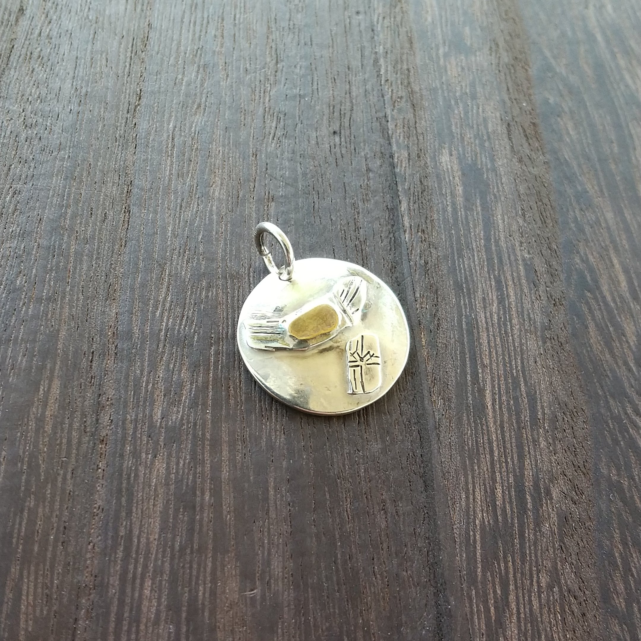 ムーチーコンチョペンダント