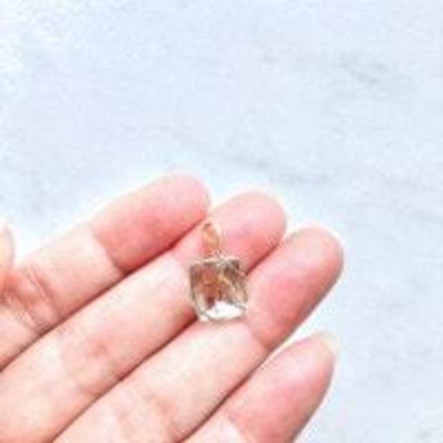 【超レア】ピンクファイヤークォーツ　18金　ペンダント　3033