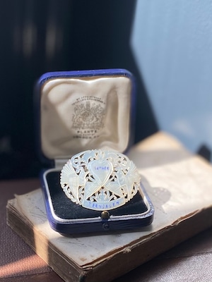 マザーオブパールブローチ