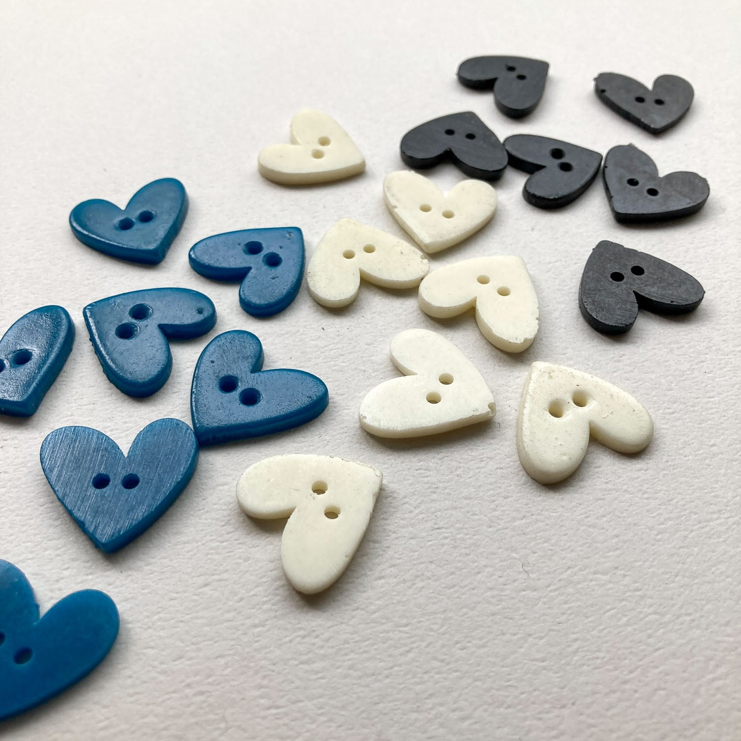 再入荷〉いびつハートの2穴ボタン | Dua-アクセサリーパーツショップ