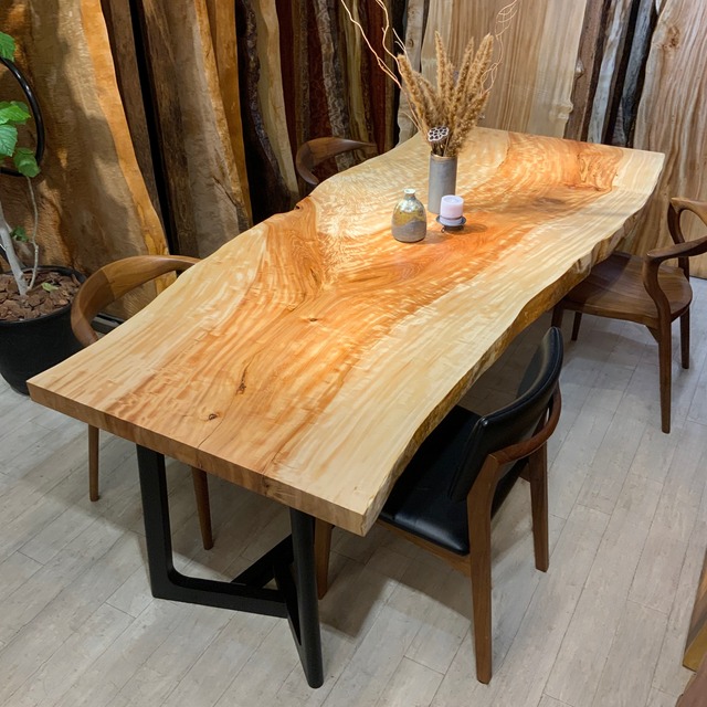 【縮杢】栃（トチ）_2300×860-1050×57_浅草本店_テーブル天板/一枚板 241689 t001