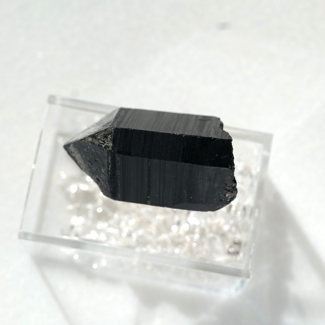 【最強の守護と浄化で人生を立て直す黒の結界】モリオンポイント G7_3