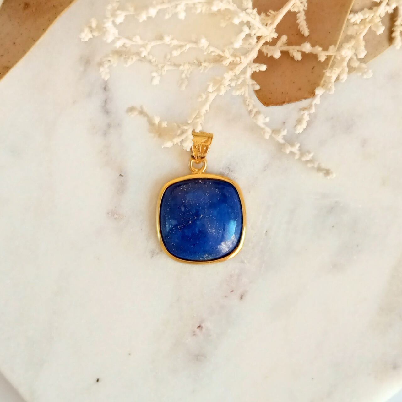 【アフガニスタン産】ラピスラズリ ペンダント トップ(L/スクエア)|SV925(ゴールド)〈ギフトボックス付き〉