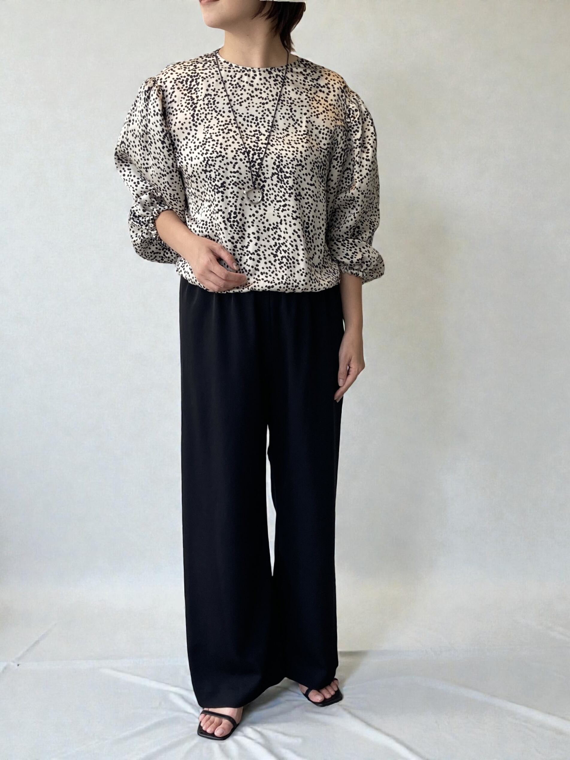 イレギュラードットプリントブラウス