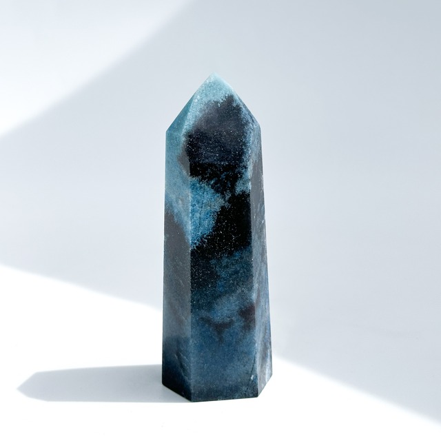 ミナスジェライス産トロレアイトインクォーツ（トロール石）タワー 24◇ Trolleite in quartz ◇天然石・鉱物・パワーストーン・インテリア