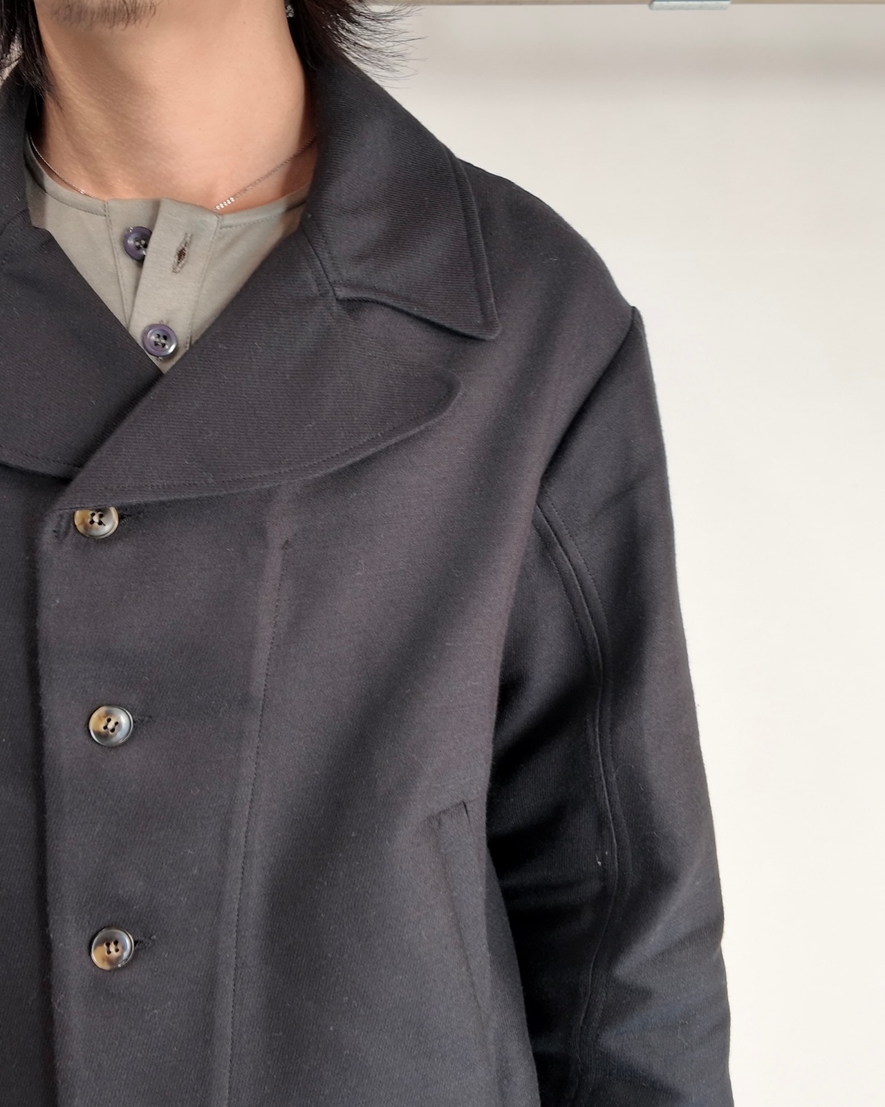【26/AW STRONGTHE】BLACK / SBAI TAILORED BIKER JACKET WITH DETACHABLE SASH SCARF