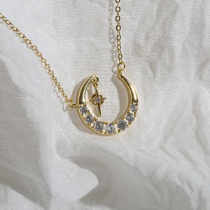 s925 Crecent moon zirconia necklace