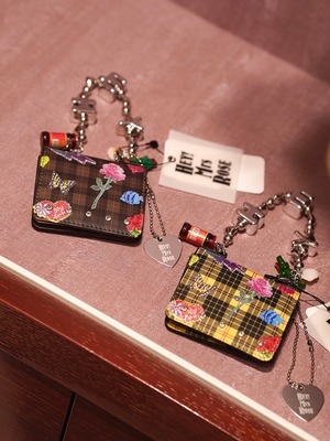 HEY! Mrs ROSE(ヘイ！ミセスローズ) "HEY! Charm Pouch"