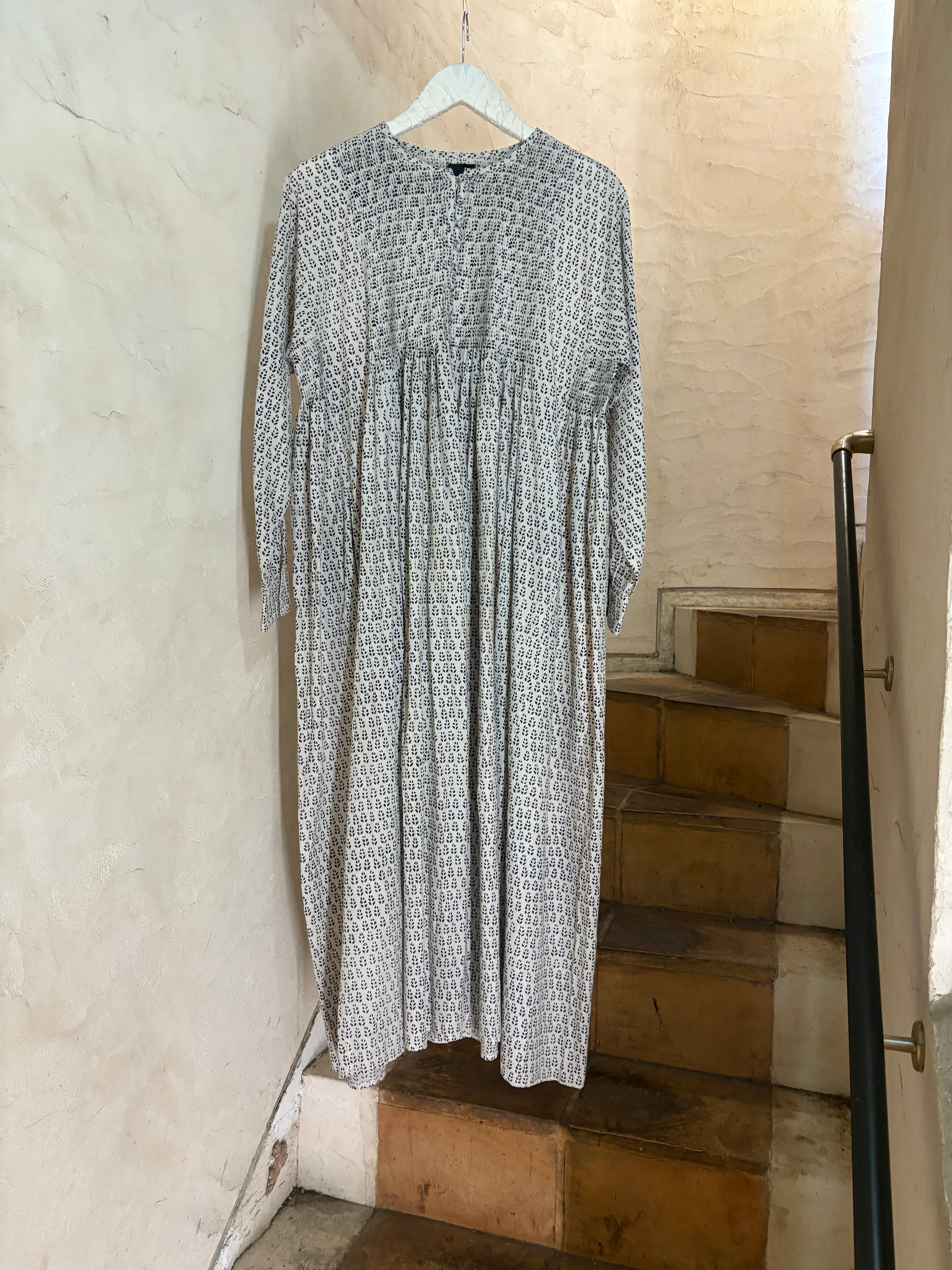 maison de soil | 80s VOILE LITTLE TREE BLOCK PRINT CREW-NECK DRESS WITH MINI PINTUCK-natural×black
