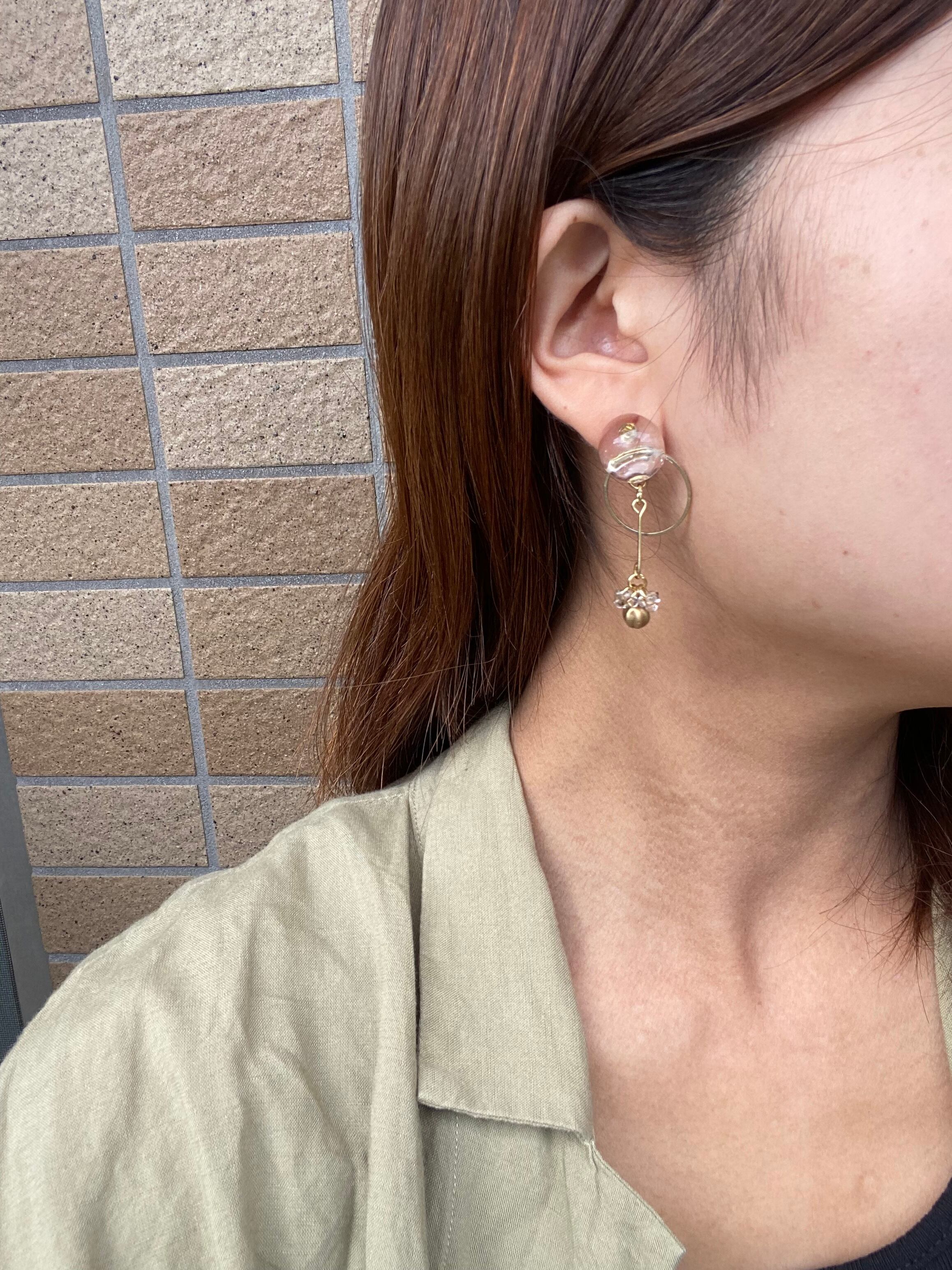 夏 ゴールド 大人 クリア 透明感 ~ ハンドメイド ~ ピアス | keicomy