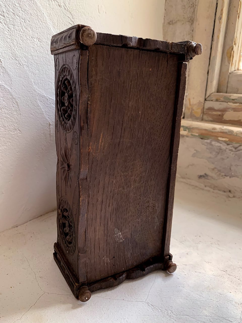 焦げ茶 3段レターラック 木彫り 舵 花模様 | Brocante de La Cocotte