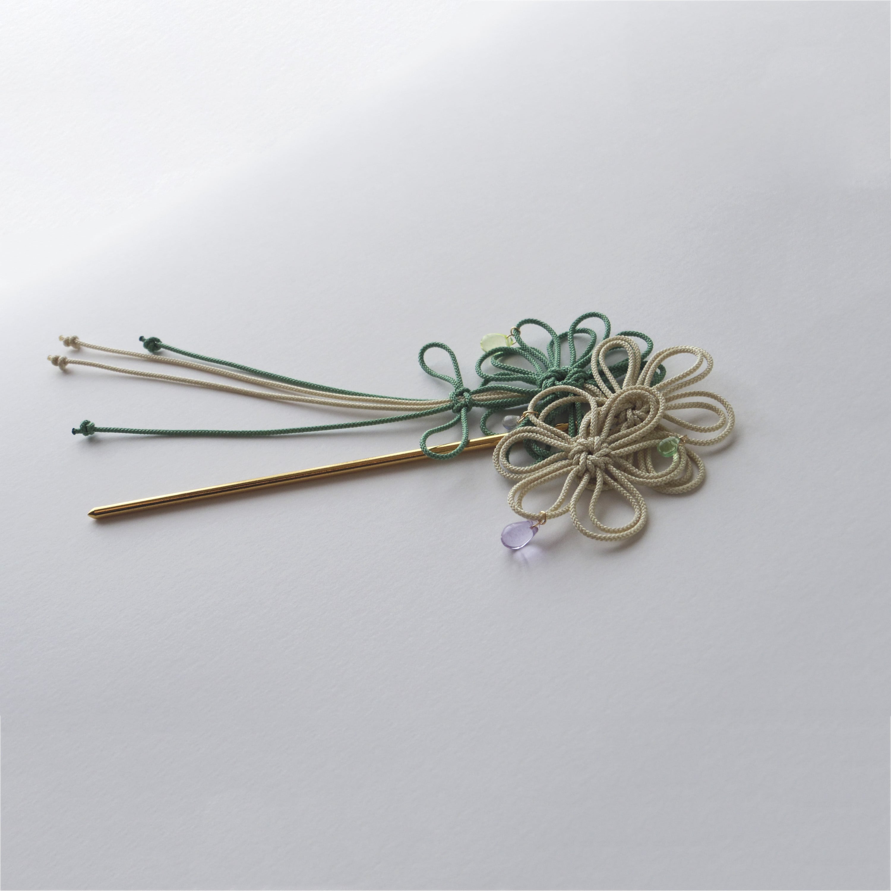 かんざし「華うつし」（アイボリー×淡緑） | nuta design